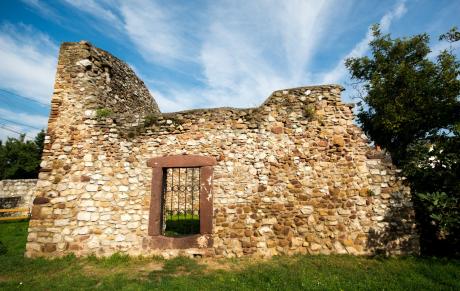 Szent Miklós templomrom